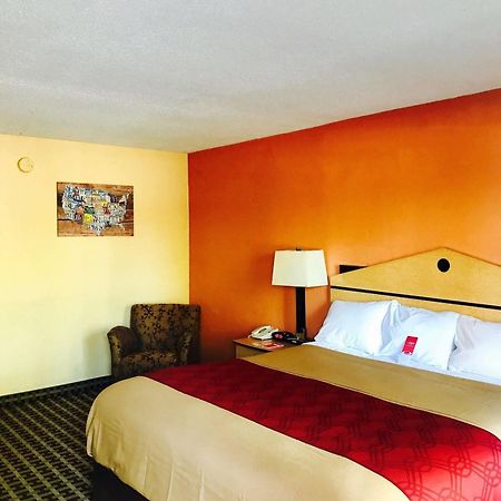 Milan Inn & Suites Экстерьер фото