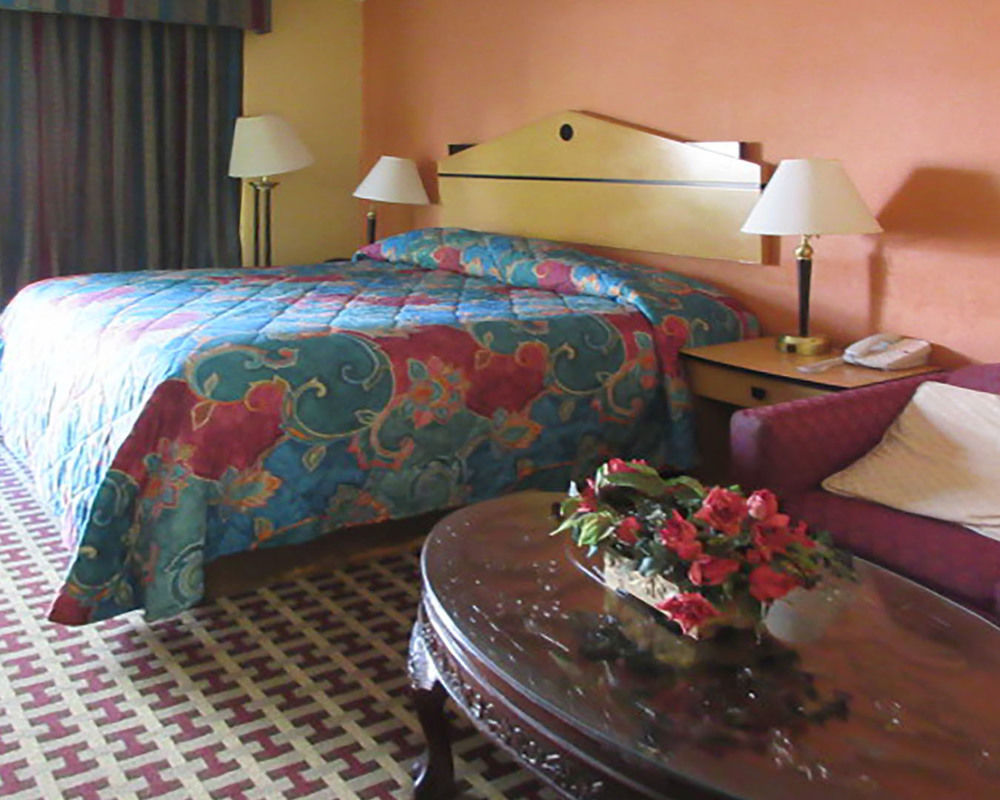 Milan Inn & Suites Экстерьер фото
