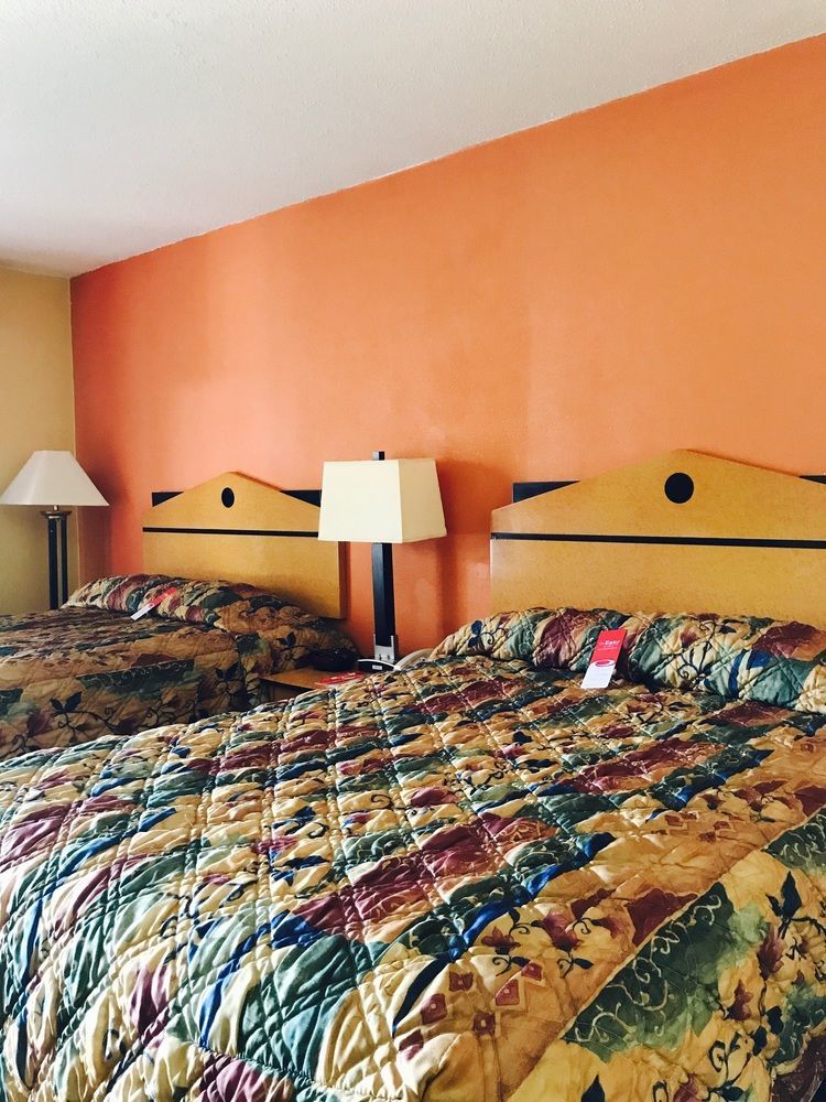 Milan Inn & Suites Экстерьер фото