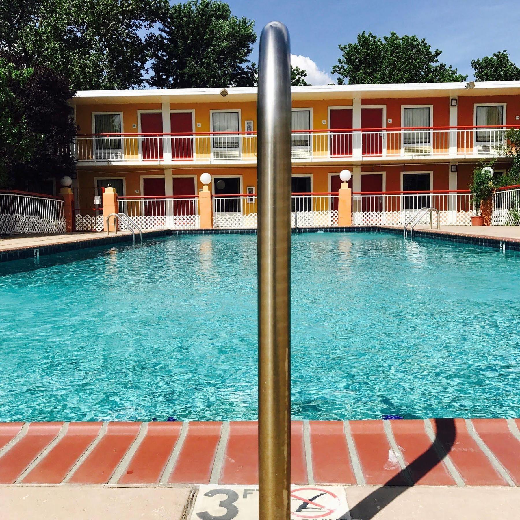 Milan Inn & Suites Экстерьер фото