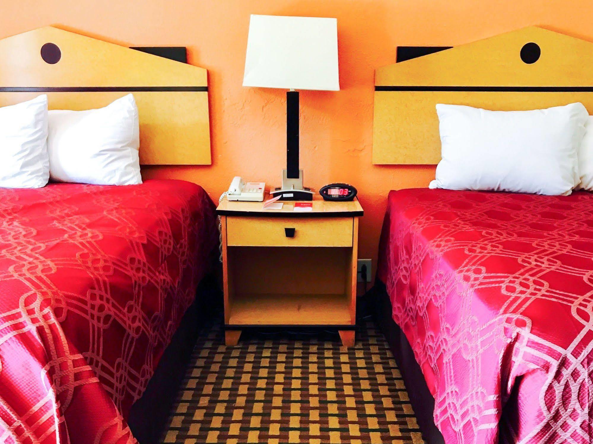 Milan Inn & Suites Экстерьер фото