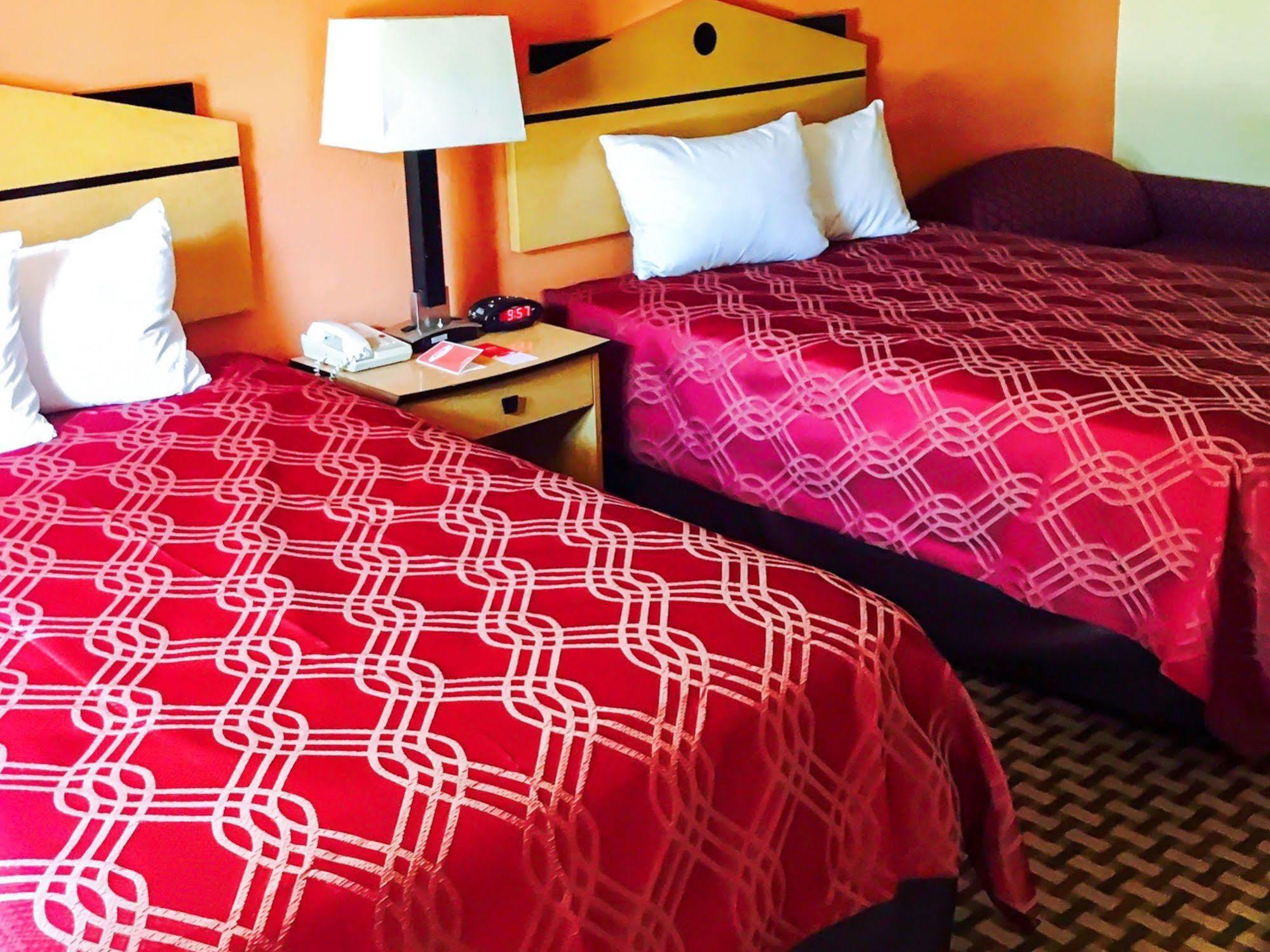Milan Inn & Suites Экстерьер фото